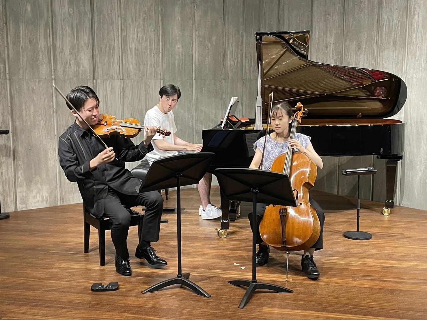 ピアノを含む室内楽アンサンブルの演奏風景